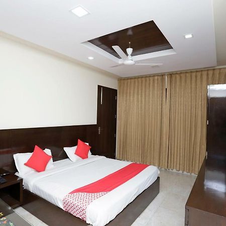 Oyo 39595 Hotel Ray Ban Kankhal Exterior foto
