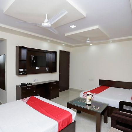 Oyo 39595 Hotel Ray Ban Kankhal Exterior foto