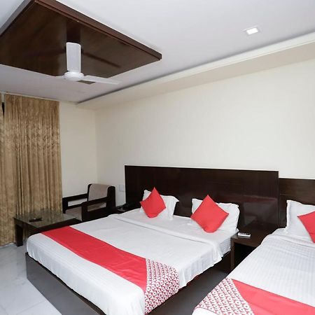 Oyo 39595 Hotel Ray Ban Kankhal Exterior foto