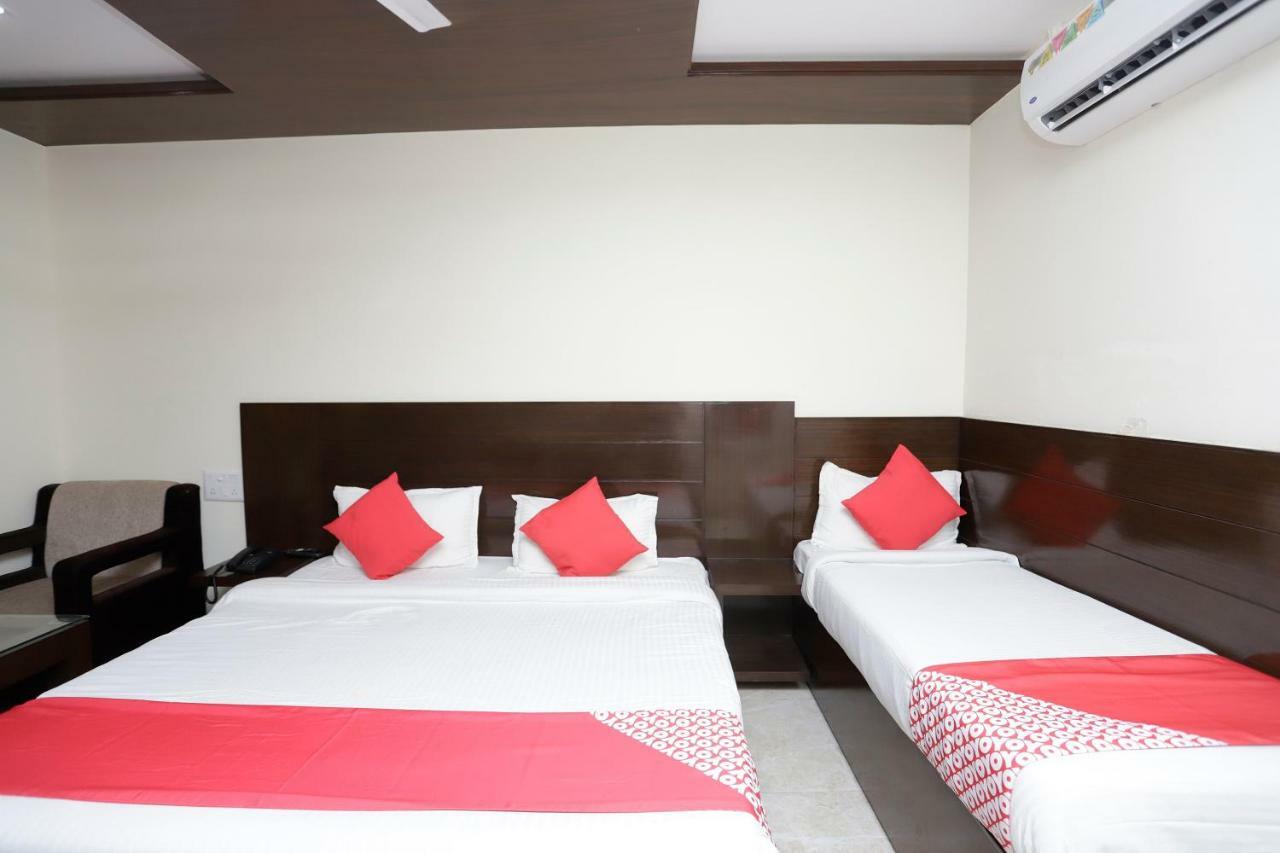 Oyo 39595 Hotel Ray Ban Kankhal Exterior foto